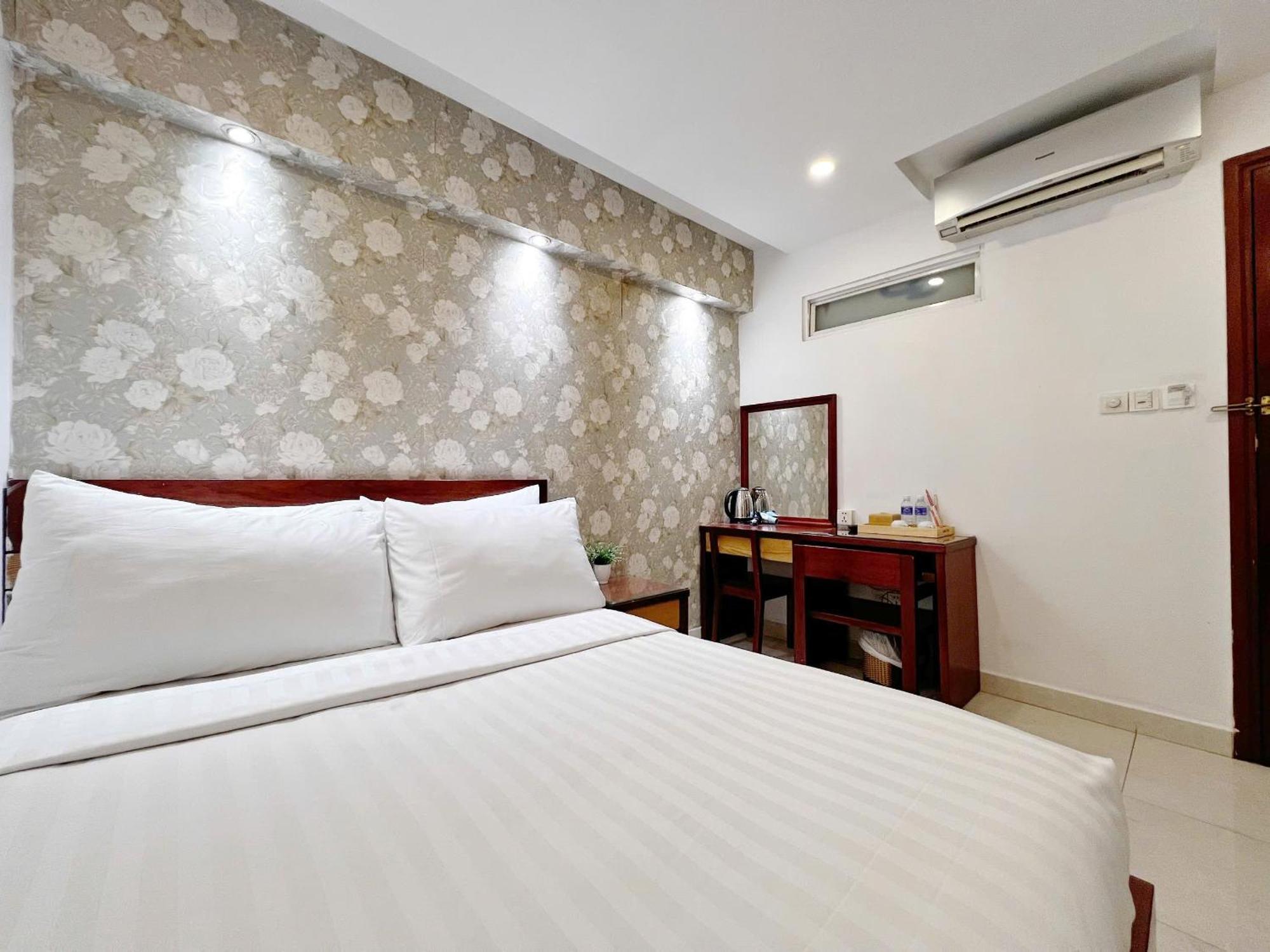 Khách sạn Saigon Europe